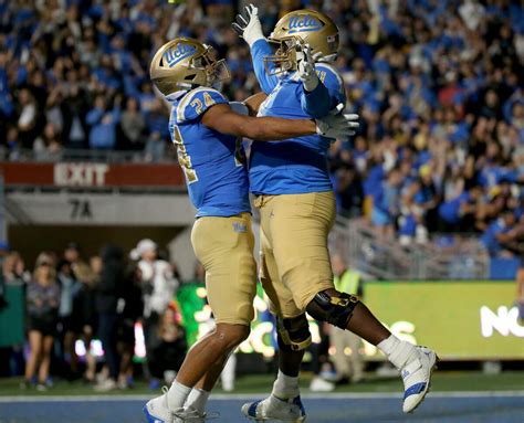 Zach Charbonnet dominates as No. 12 UCLA beats Stanford - Los Angeles Times