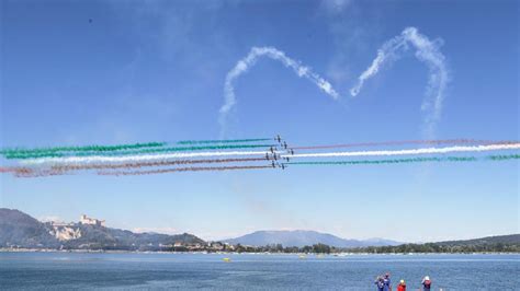 In 100 Mila Sul Lago Maggiore Per Applaudire Lo Show Delle Frecce