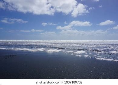 Karekare Beach New Zealand Stock Photo 1039189702 | Shutterstock