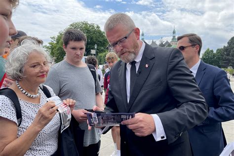 Grzegorz Braun I Konfederacja S Przeciw Ale Jednak Za Zasiadaniem W