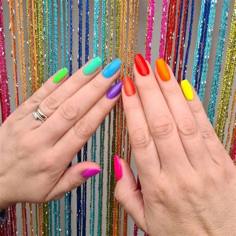 Rainbow Nails Tante Idee Per Sfoggiare Unghie Arcobaleno Trucchi Tv