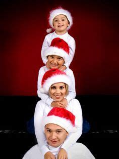 36 Christmas poses ideas | family photography, christmas poses, family ...