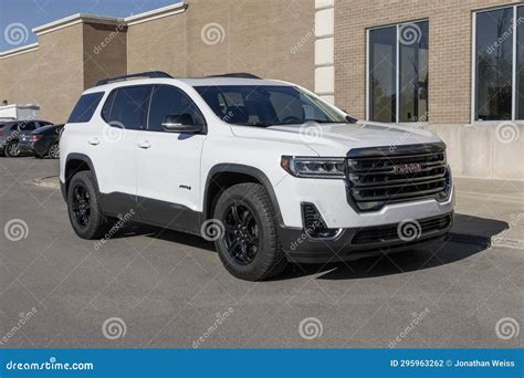 Gmc Acadia Suv Display At A Dealership Gmc Offers The Acadia In Sle