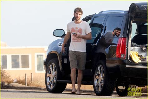 Liam Hemsworth Spends The Afternoon Surfing In Malibu Photo 3994200 Liam Hemsworth Pictures