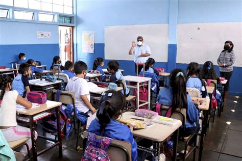 Huánuco Escolares Caminan Largas Horas Hacia Sus Colegios Por Cierre De La Municipalidad De