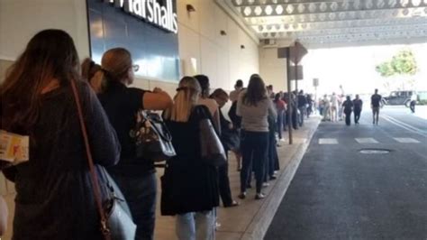 Fila Para Entrar Al Nuevo Marshalls De Plaza Las Américas Telemundo