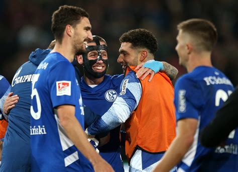 FC Schalke 04 Fans Vermuten Neuzugang ER Sieht Anders Aus DerWesten De