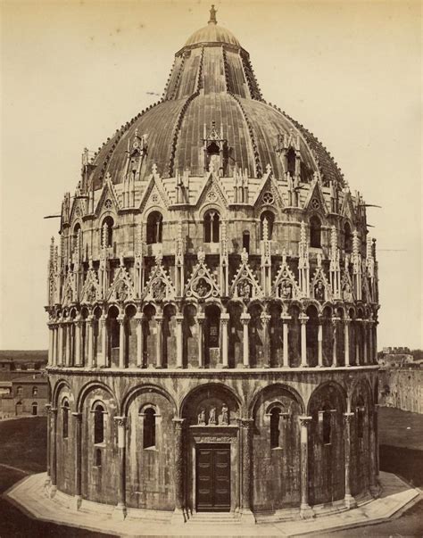 Piza Piazza Del Duomo Coi Principali Monumenti By Photographie