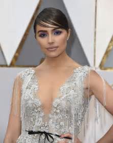 Oscars 2017 Olivia Culpo Reinventa El Efecto Wet Y Las Sombras Violetas