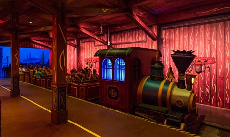 Spoiler Free Mickey Minnie S Runaway Railway Review Disney Tourist Blog