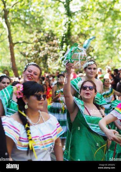 Berlin Karneval Der Kulturen Stock Photo Alamy