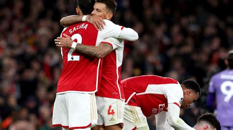 El Arsenal Bate Al Liverpool 3 1 Y Comprime La Cabeza De La Premier Faro De Vigo