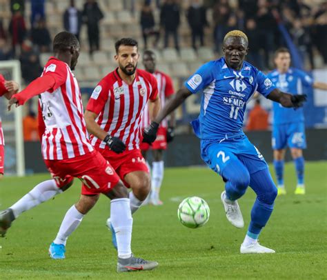 Football Gf38 Lattaquant Moussa Djitté Incertain Pour Le