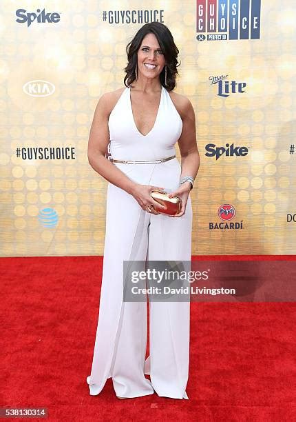 Dana Jacobson Photos And Premium High Res Pictures Getty Images