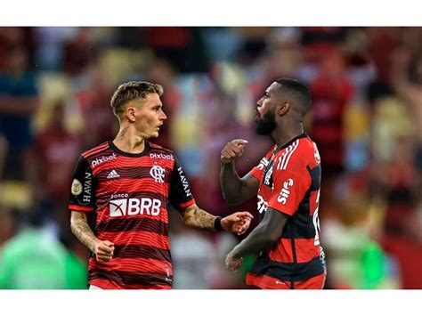 Flamengo se manifesta após caso de agressão entre Gerson e Varela Lance