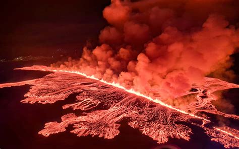 Iceland violent volcanic flare-up triggers state of emergency | RNZ News