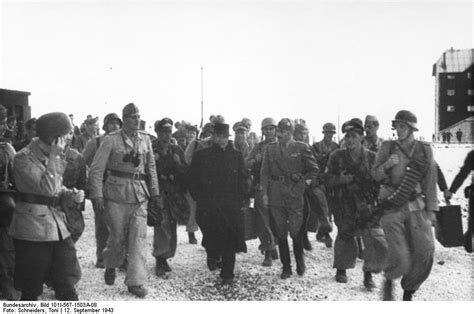 Photo Benito Mussolini With Otto Skorzeny And Other Rescuers Gran