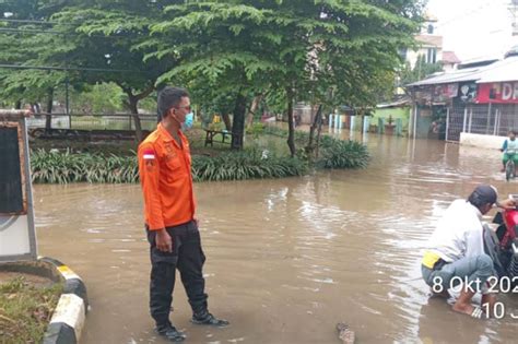 Kecamatan Di Bekasi Terendam Banjir Ketinggian Capai Cm