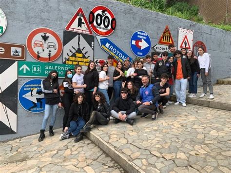 Cosenza Le Scale Del Liceo Telesio Diventano Un Museo All Aperto