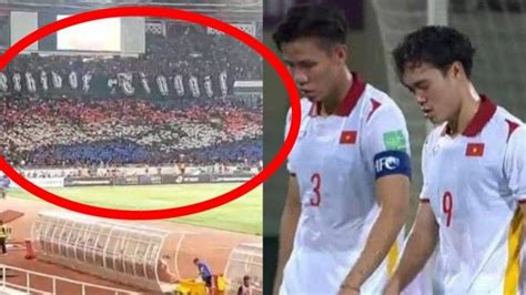 Koreo Bendera Belanda Ultras Garuda Di Gbk Sindir Balik Pemain Timnas