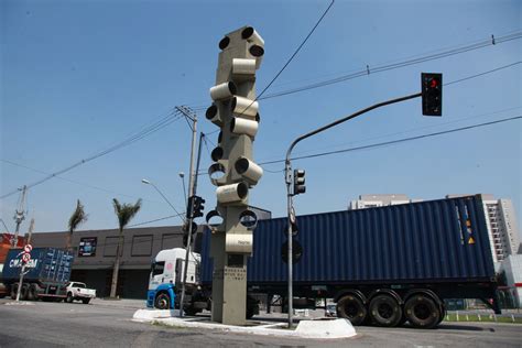 Monumento dos tambores entre Santos e São Vicente é revitalizado