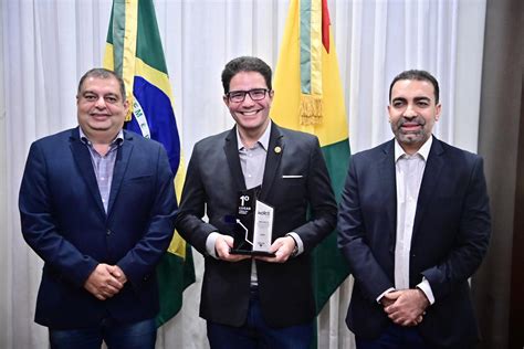 Governador Gladson Cameli recebe prêmio anual de tecnologia e fala de