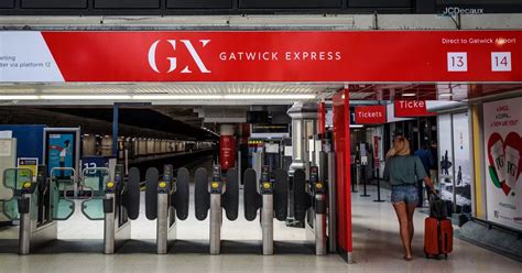 How to get to Gatwick Airport by train this weekend as Gatwick Express ...