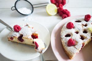 Qui veut une part de ce gâteau moelleux aux framboises et au citron