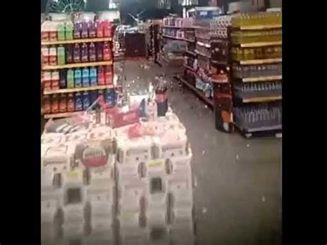 Caixa D Gua Desaba E Deixa Feridos Em Um Supermercado De Pontal Do