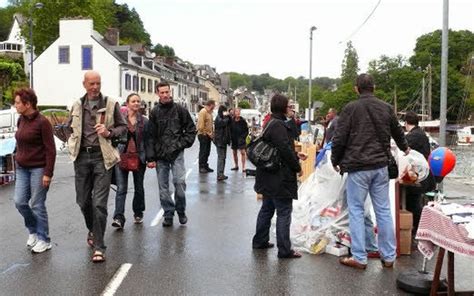 Communaux Un Premier Troc Et Puces R Ussi Malgr La Pluie Le T L Gramme