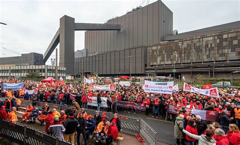 Thyssenkrupp Steel Stahlarbeiter Demonstrieren In Duisburg