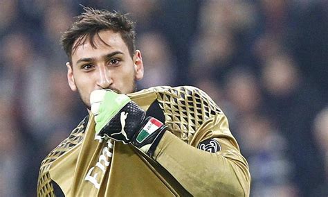 Baciamolemaglie Donnarumma E Il Lamento Del Bacio Rubato Primapagina