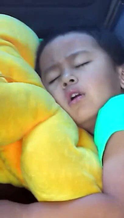 Funny kid singing while sleep maroon5 Vidéo Dailymotion