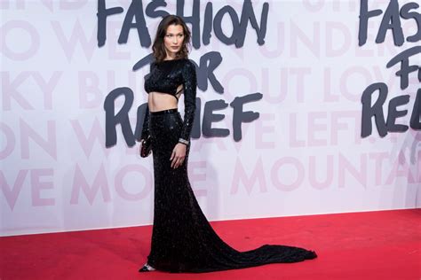 Vid O Bella Hadid Lors Du Photocall Du D Fil De Mode Fashion For