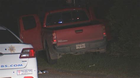 Harris Co Sheriffs Deputy Run Over By Stolen Truck After Suspects