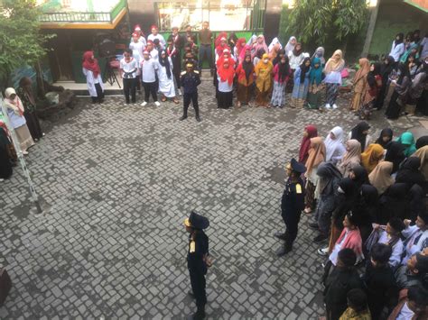 UPACARA PERINGATAN HARI PAHLAWAN MTs Wachid Hasyim Surabaya