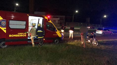 Motociclista sofre luxação no ombro em acidente na BR 277 em Cascavel