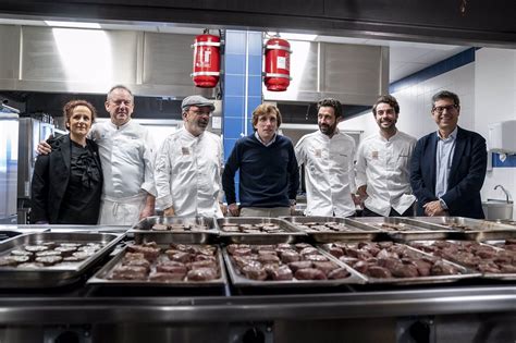 Ocho Chefs Con Estrella Michelin Y Alumnos De Hosteler A Preparan Men S