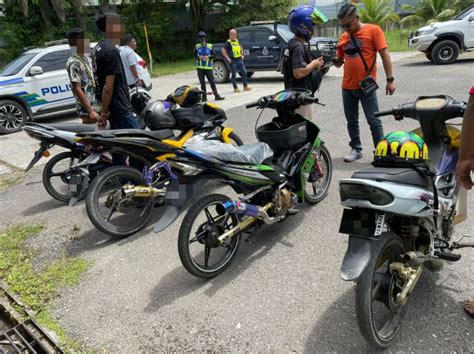 Polis Mengeluarkan Saman Kepada Penunggang Motosikal Utusan Borneo