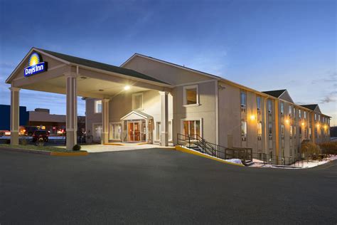 Days Inn by Wyndham Woodstock | Woodstock, ON Hotels