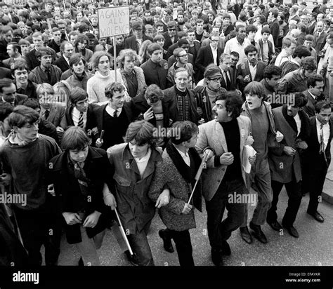 Protest against Vietnam war London October 1968 Stock Photo - Alamy