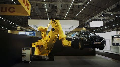 Messe Fanuc M 2000ia2300 The Worlds Strongest Robot Is Yellow