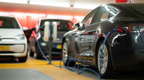 Cuáles son las ventajas y desventajas de los autos eléctricos