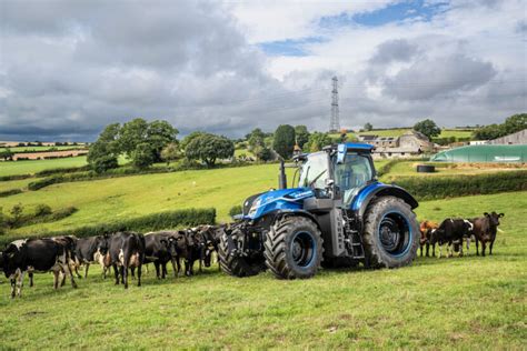 CNH Industrial Stellt Ersten LNG Traktor Vor AGRARTECHNIK