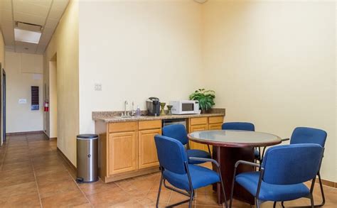 Executive Office Suites | Desks Near Me