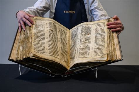 La biblia hebrea más antigua irá a subasta por hasta 50 millones de