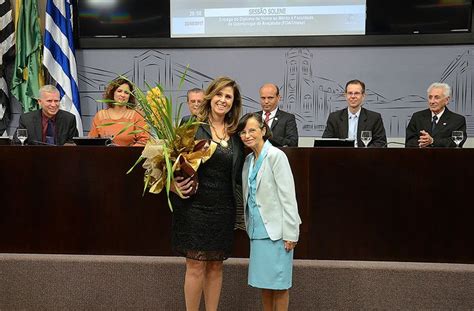 Diploma de Honra ao Mérito é entregue à FOA UNESP Academic dress