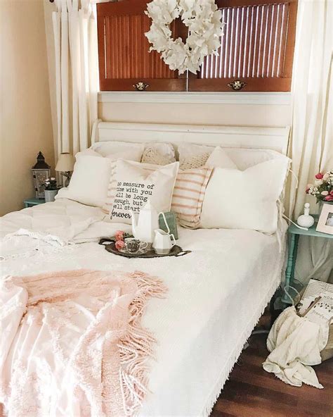 29 Elegant Grown-up Pink Bedroom Décor for Feminine Appeal