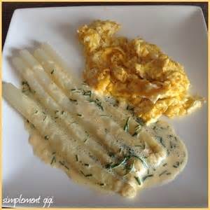 Asperges Sauce La Cr Me Ciboulette Et Oeufs Brouill S Recette