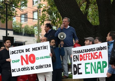 Trabajadores de ENAP paralizan faenas acusan que quieren dañar su